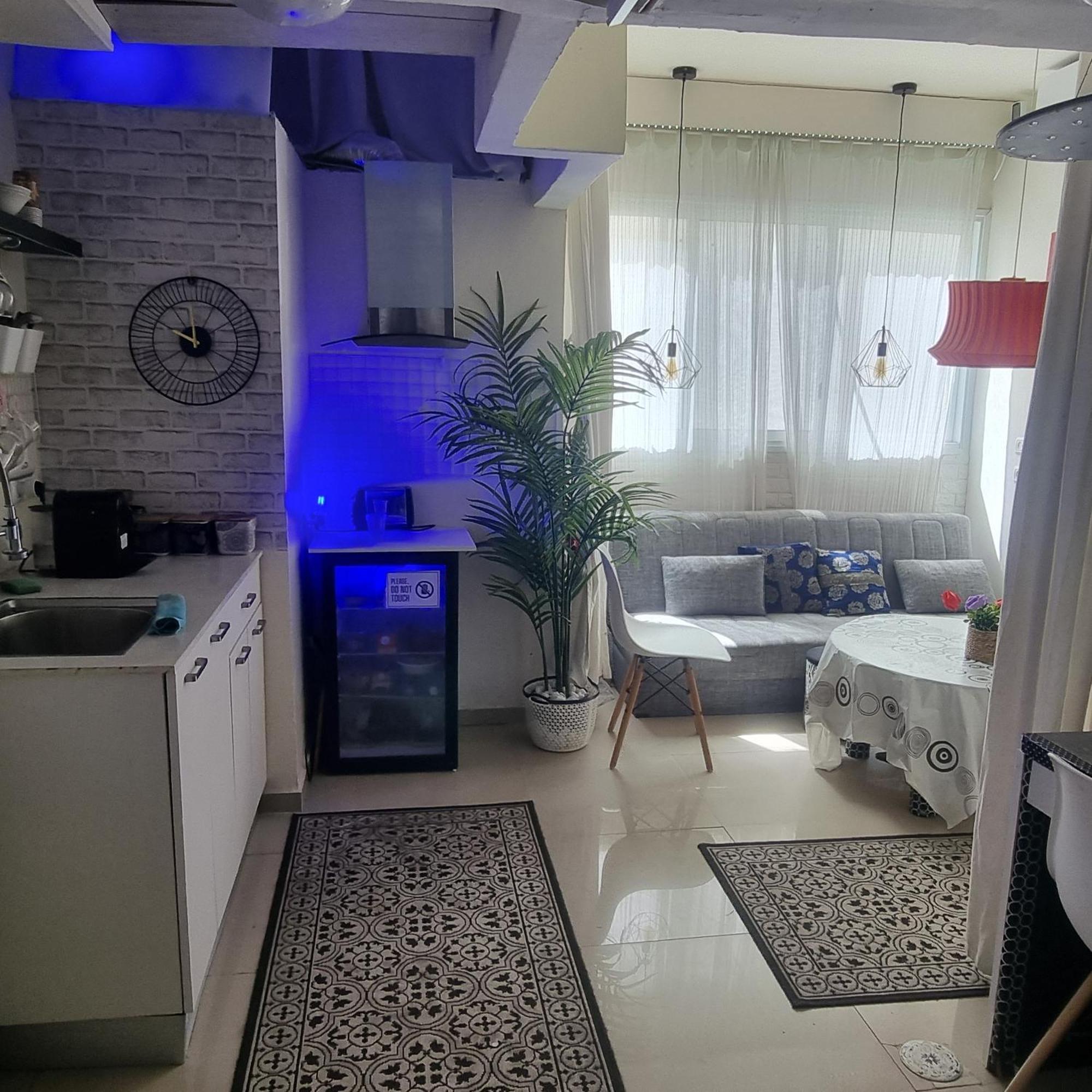 Private Near The Center *